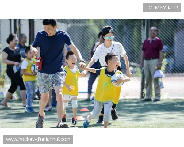 足球明星如何度过圣诞生日:从家庭聚会到慈善活动的多彩生活 足球明星如何度过圣诞生日:从家庭聚会到慈善活动的多彩生活
